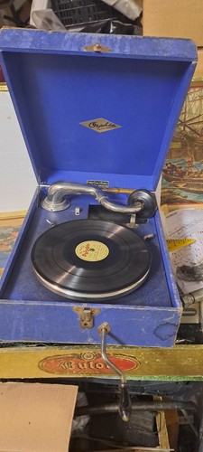 Antico grammofono portatile - grammofono,
